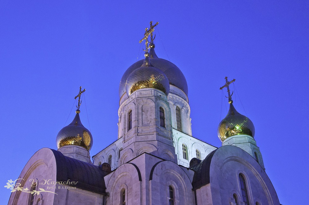 Ханты-Мансийск. Купола Храма во имя Воскресения Христова