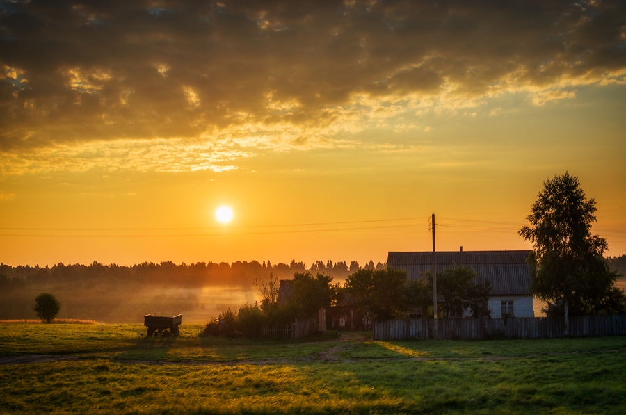 Рассвет в деревушке.