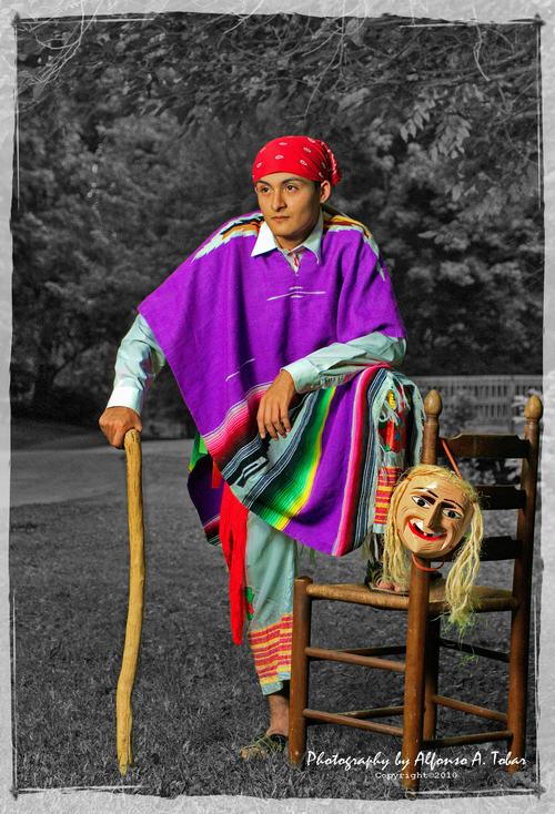 Old Mexican Man/ Grupo de Danza_ Angel