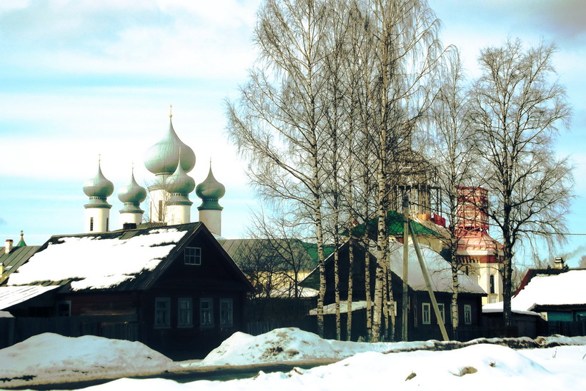 вдоль монастыря