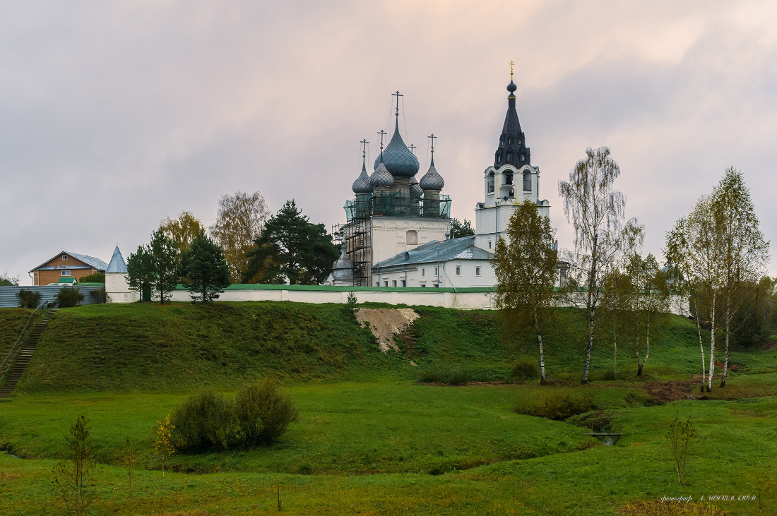 Троице сыпанов женский монастырь. Троице-Сыпанов Пахомиево-Нерехтский монастырь. Троица Нерехта монастырь. Нерехта женский монастырь Троице-Сыпанов. Пахомиев монастырь Нерехта.