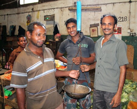 Трое на рынке