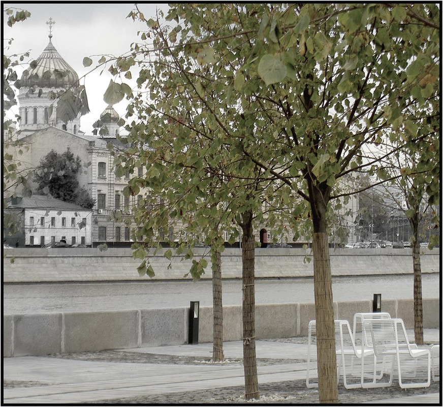 На Якиманке осень...