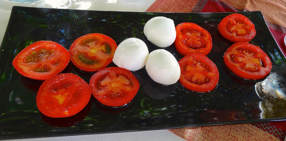 Салат Caprese