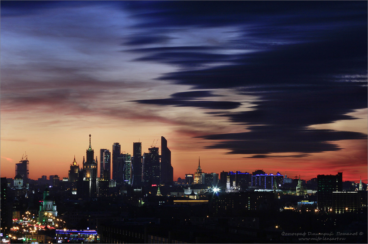 Чернильный закат над Москвой.