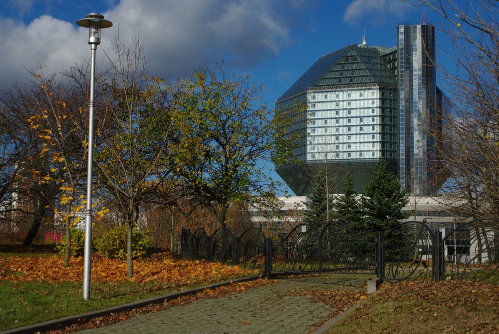 осень минск нац.библиотека