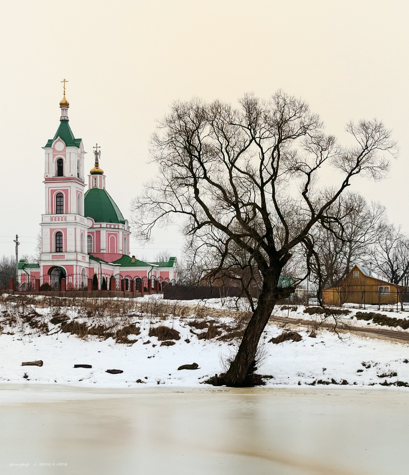 храм УСПЕНИЯ ПРЕСВЯТОЙ БОГОРОДИЦЫ