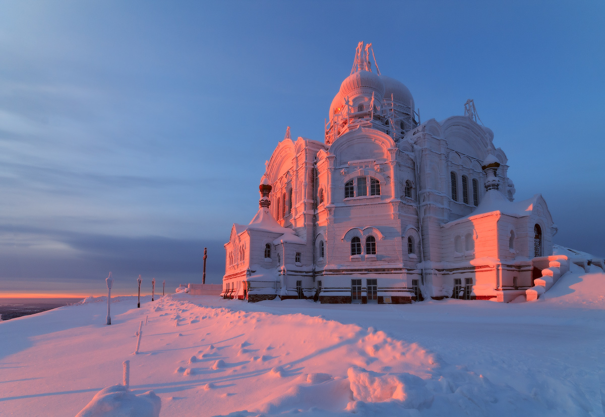 -37 °С и Белогорский монастырь.