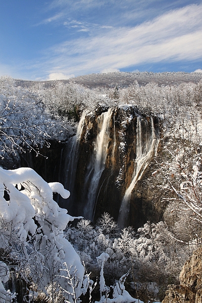 Заснеженный водопад