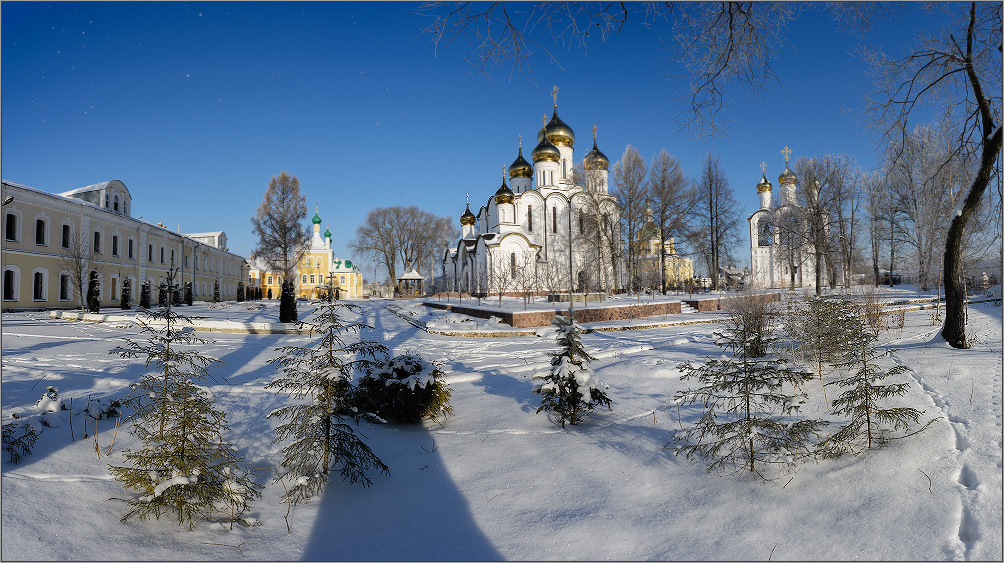 Зимний день в Никольском монастыре