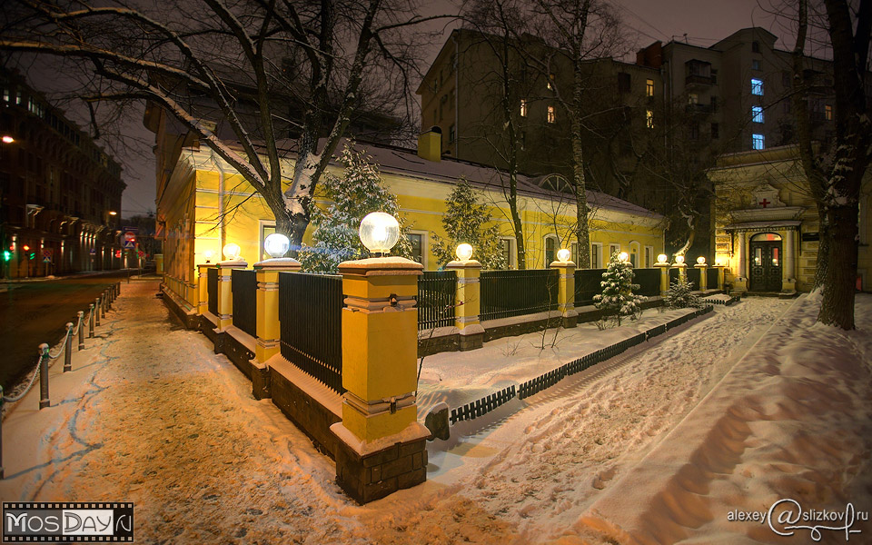 Вечерний снег в московских переулках