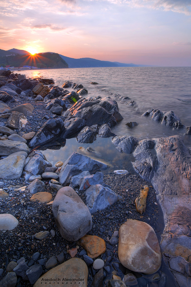 Камни в лучах рассвета