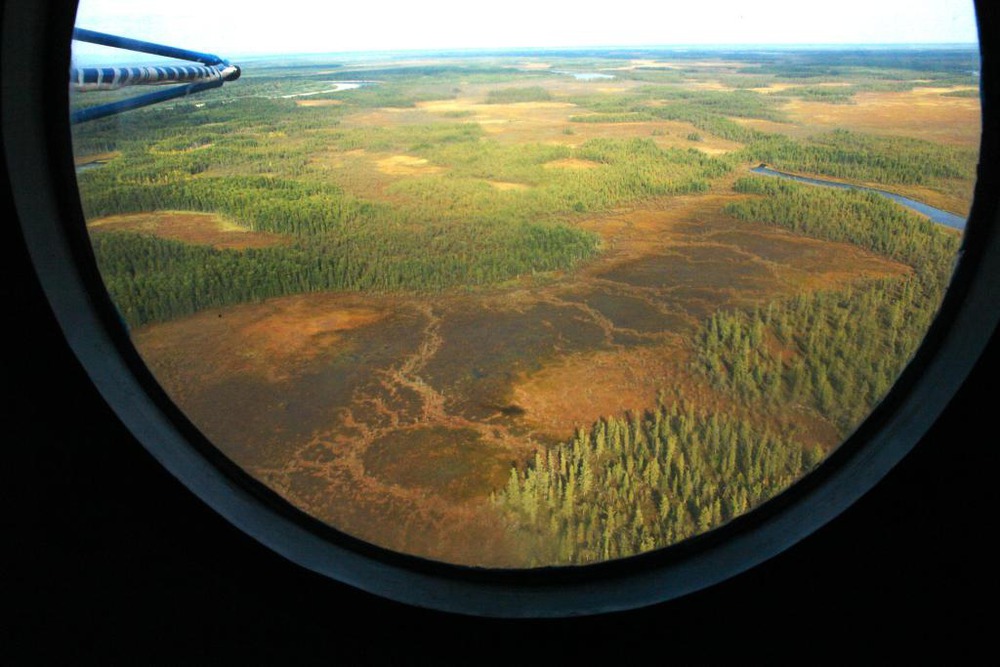 под крылом самолета