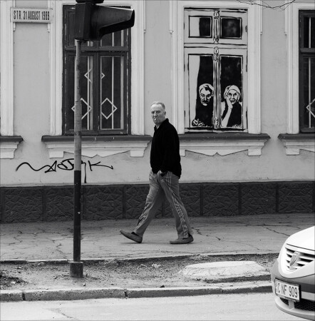 Иду. Курю.