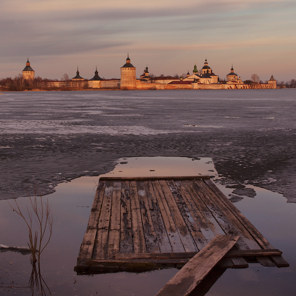 Кирилло-Белозерский монастырь .