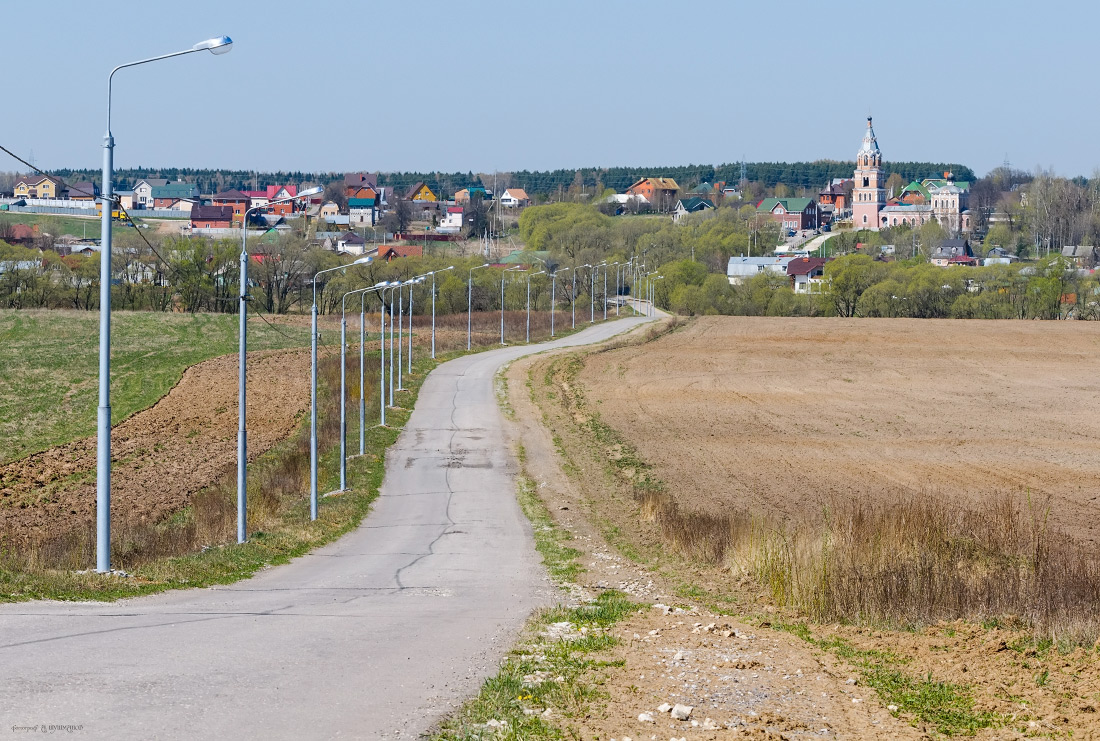 С ВИДОМ НА СЕЛО