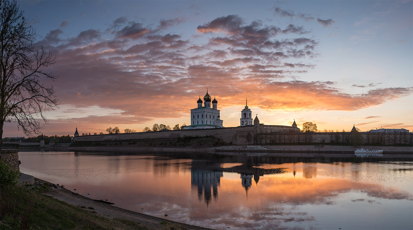 Псков в огне..