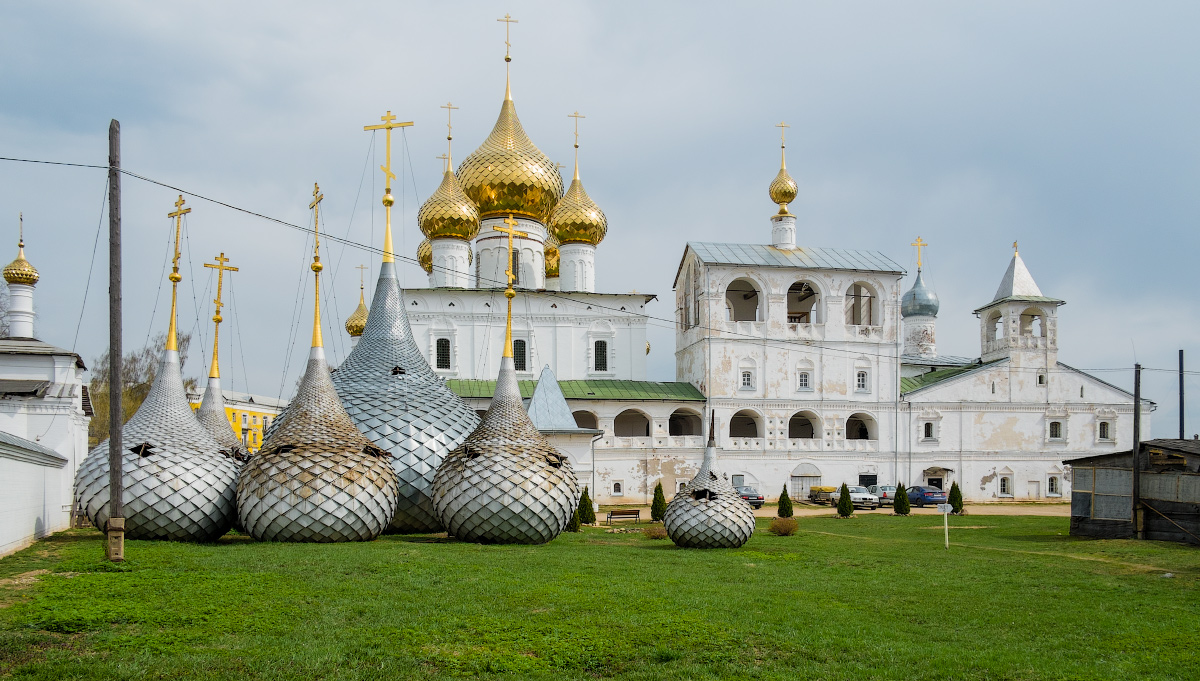 Храм под землю ушел...