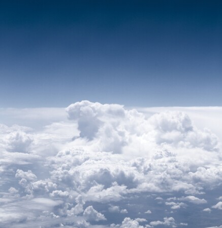 Временный вид из окна на зефирное царство