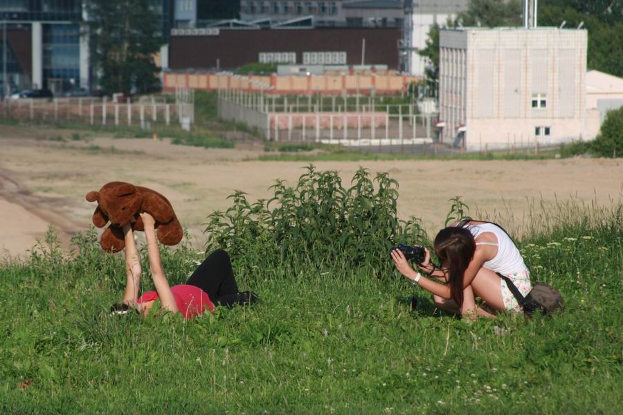 Ты сними меня фотограф, так чтоб мишку было видно