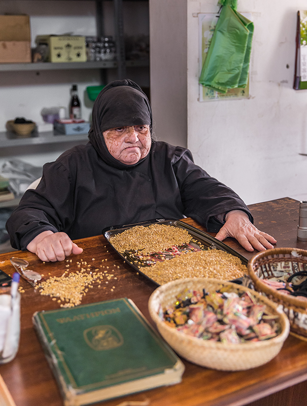 в монастырской лавке