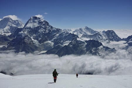 Возвращаемся мы с покоренных вершин
