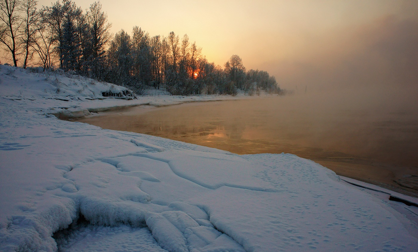 Закат на реке