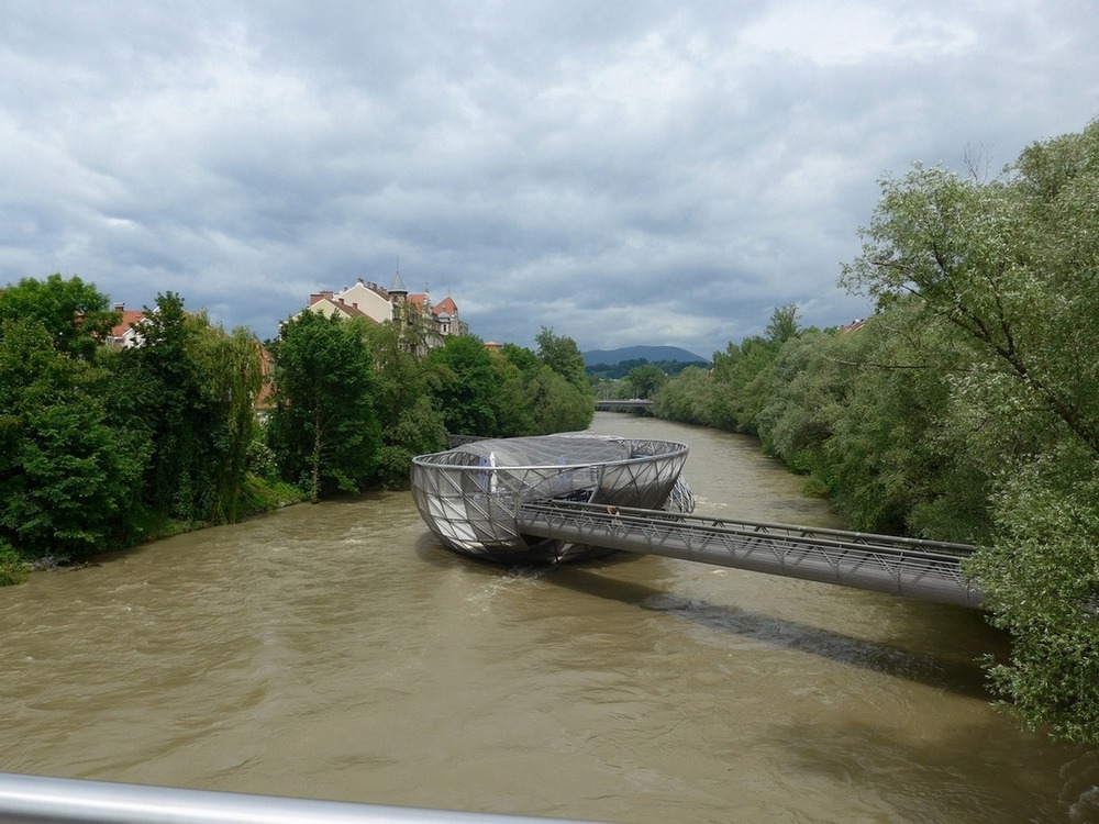 Грац, плавучий остров