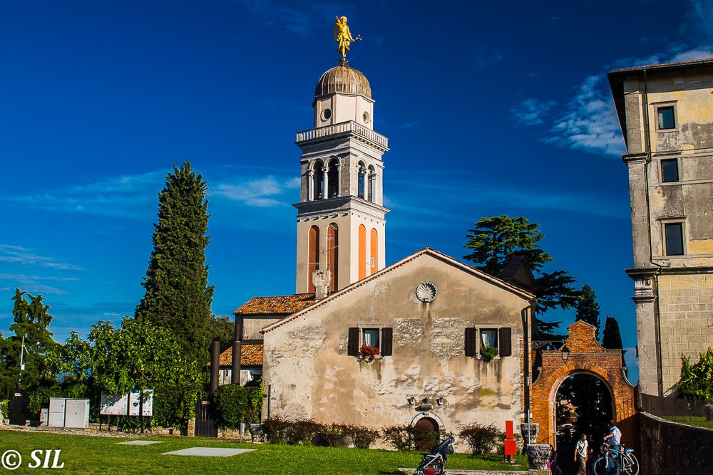 Chiesa in castello.