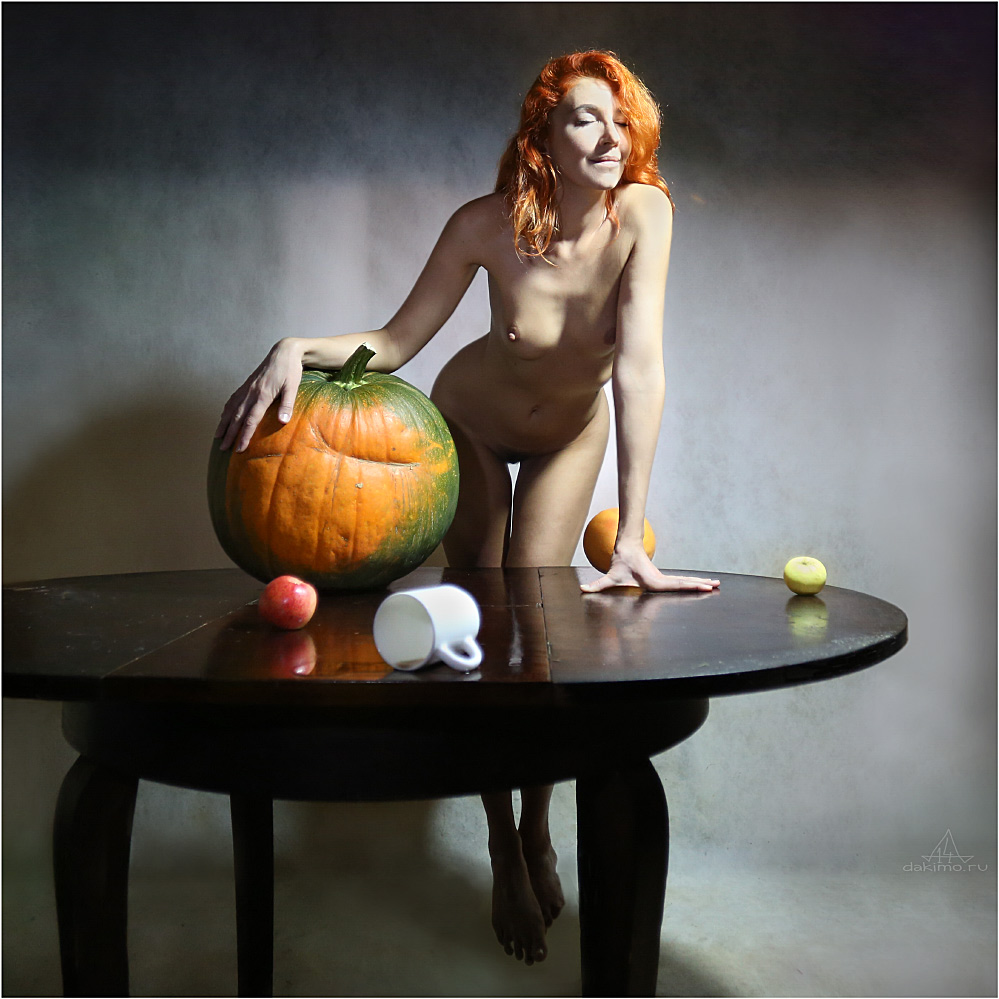 model with pumpkin (1)