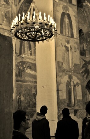 В храме (2)