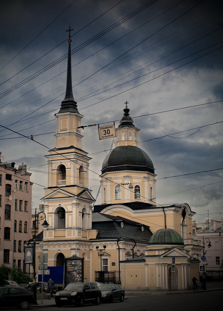 На углу Белинского и Моховой