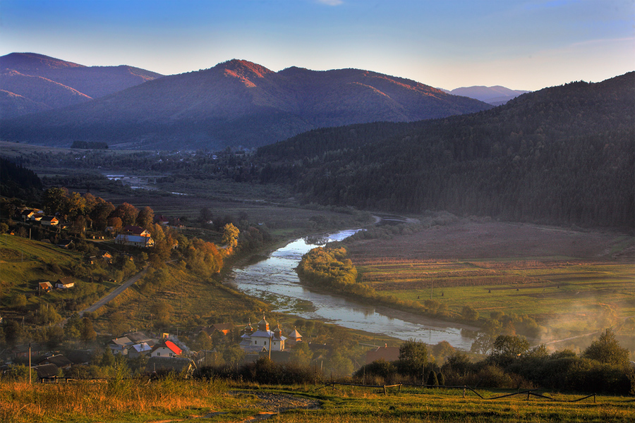 ...в последних лучах...