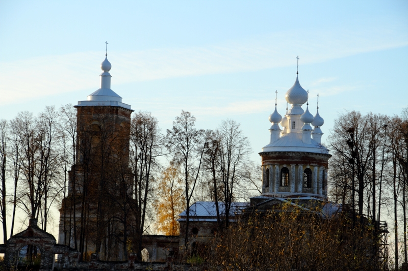 Успенская церковь в Васильевском на закате