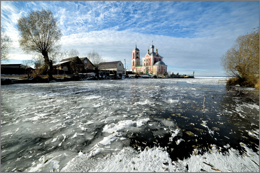 Первый лёд в устье Трубежа