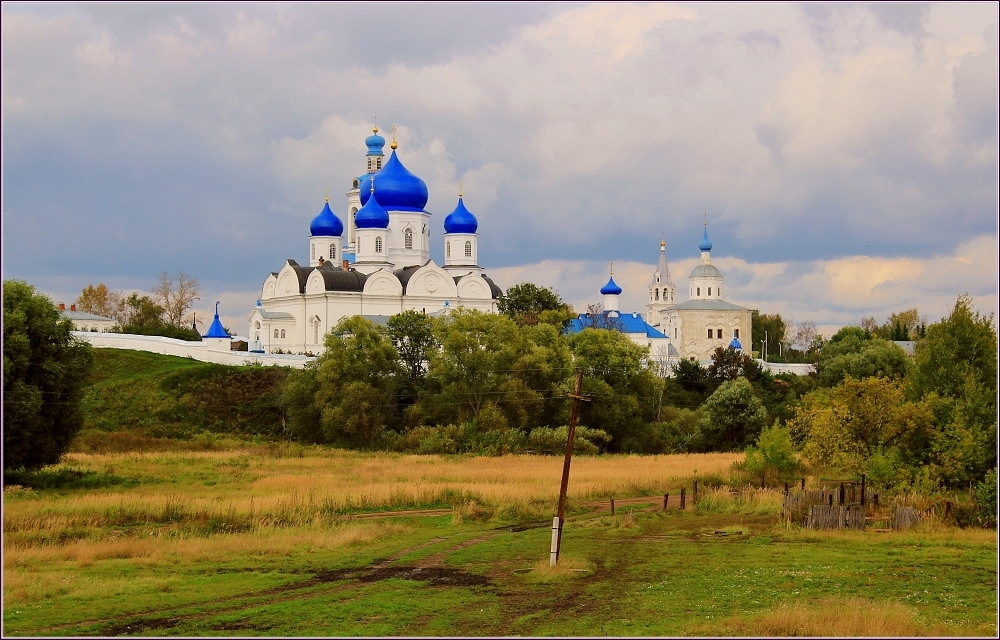 Боголюбовский женский монастырь. Начало осени