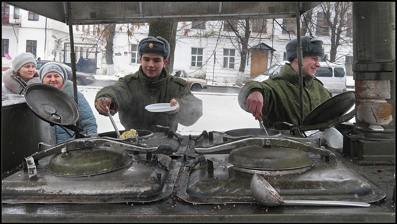 Полевая кухня, горячая каша