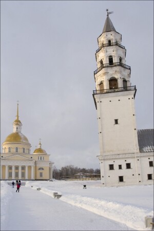"Падающая" башня