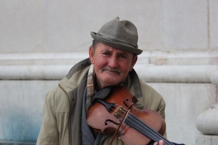 Уличный музыкант