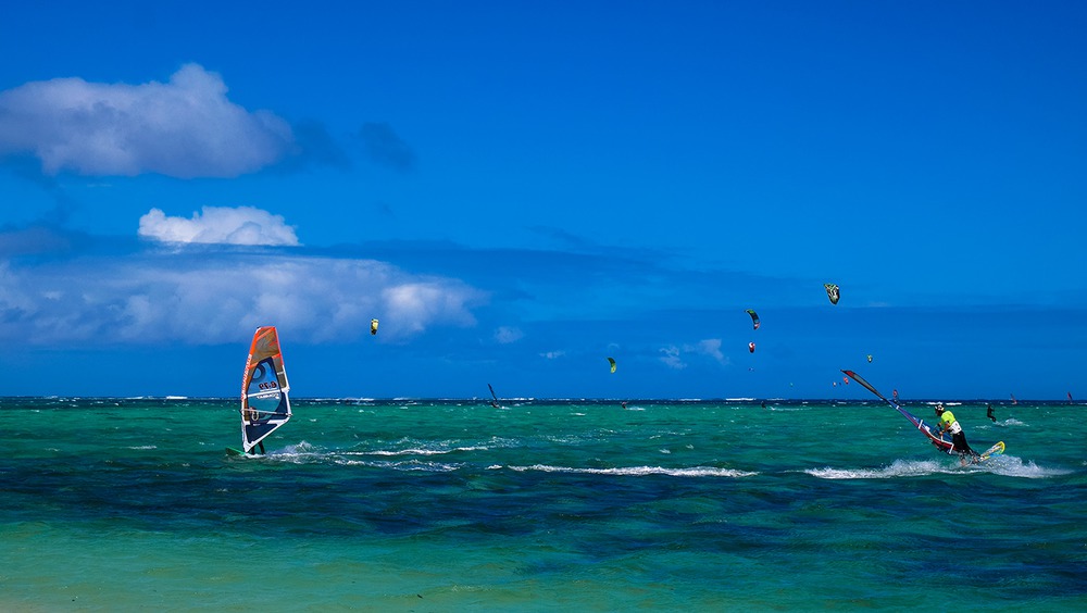 Surfing &amp; Kiting