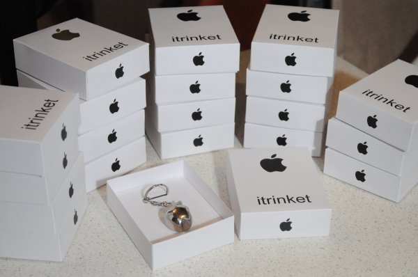 брелок apple. itrinket. apple trinket