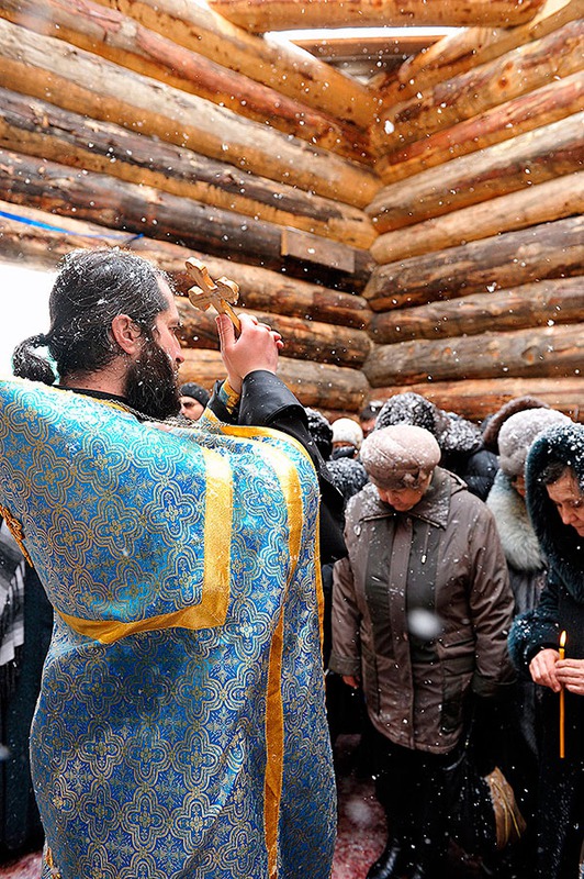 МОЛЕБЕН В СТРОЯЩЕМСЯ ХРАМЕ СРЕТЕНИЯ