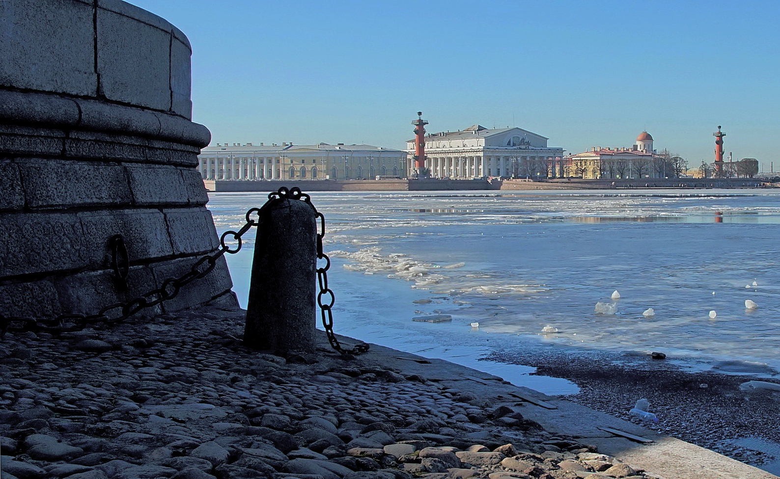 Весна на невских берегах