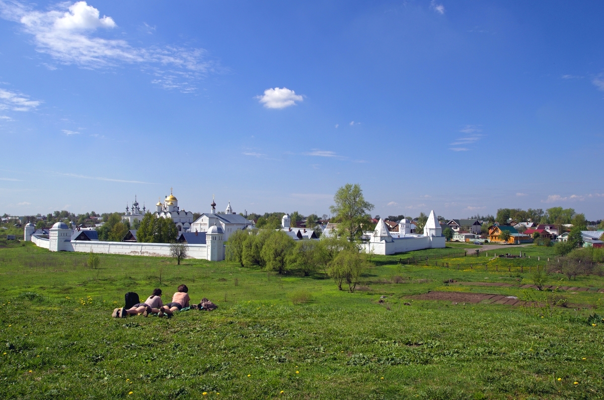 В монастырь что ли податься...