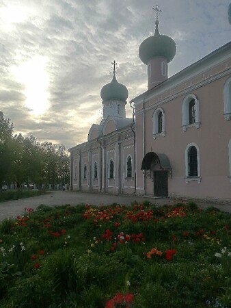 Вечер у собора