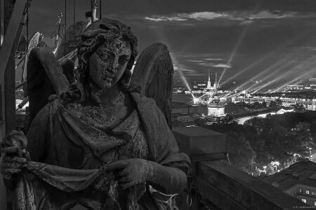 На ''ангельской'' балюстраде Исаакиевского собора, 2015 г