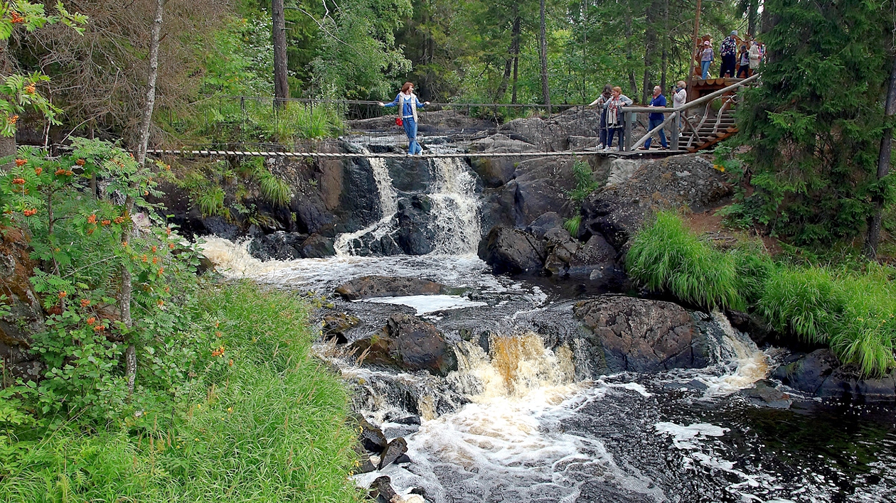 Рускеа́льские водопа́ды 