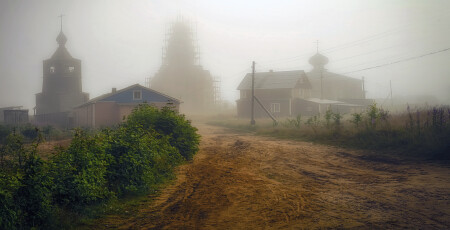 Церкви. Утро. Туман.