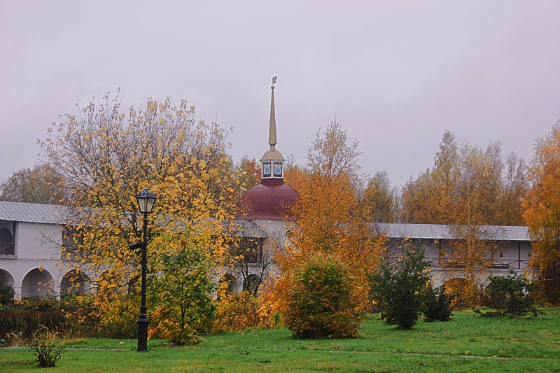 Осенний монастырь