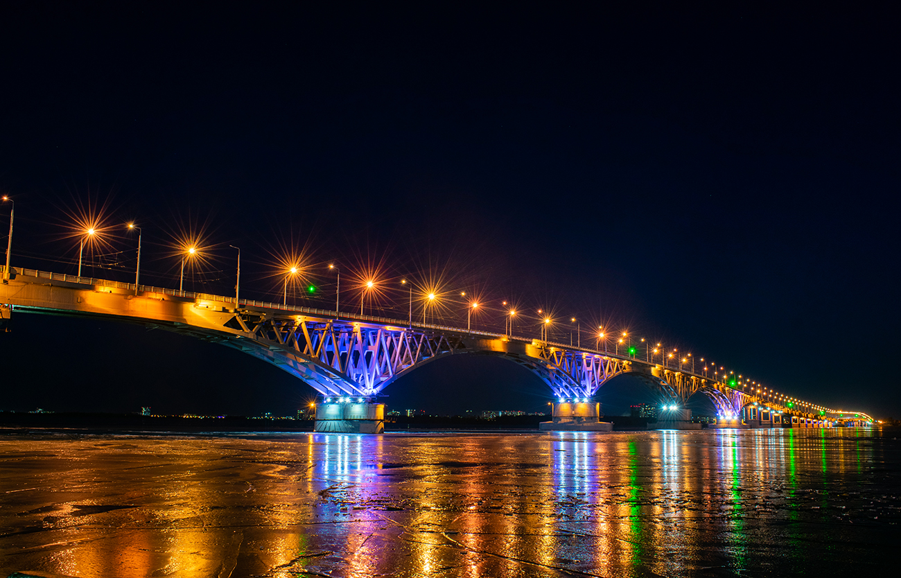 Мост и зимняя ночь, первый лед, Саратов.